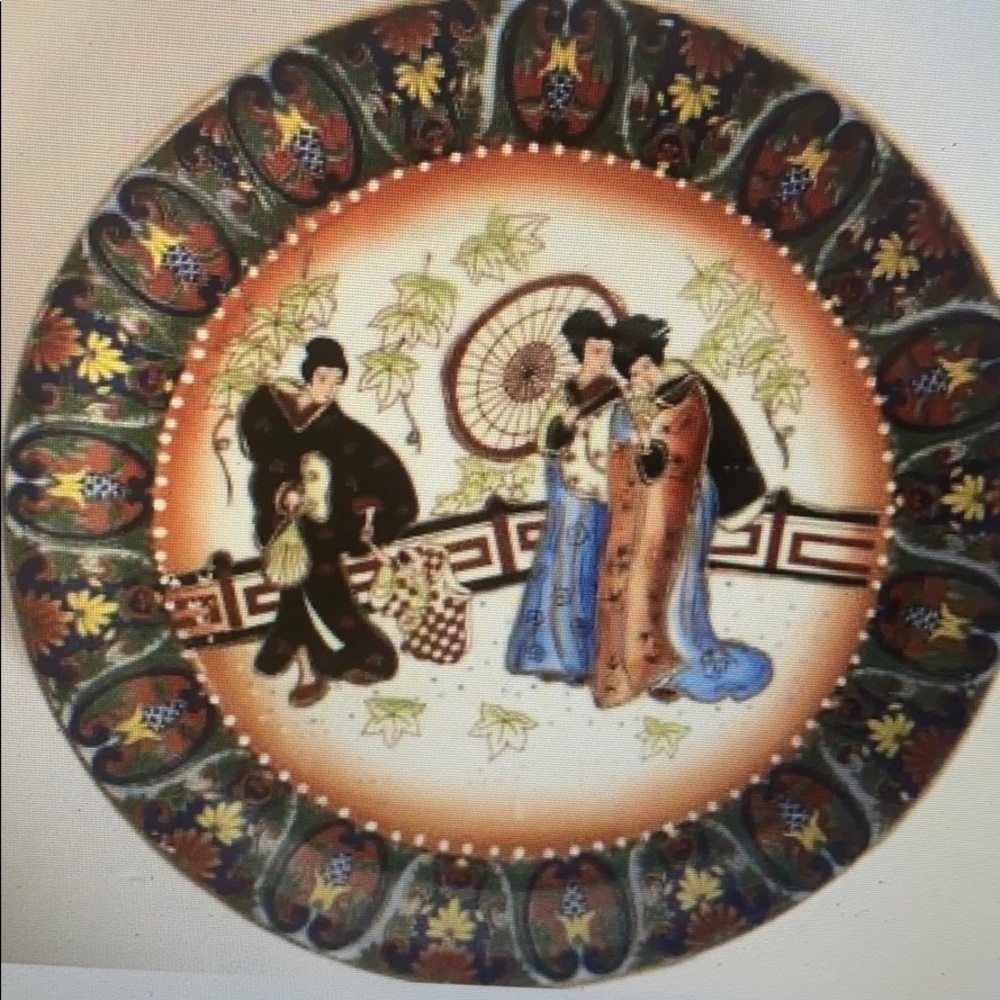 Heavy Japanese in spited painting porcelain plate